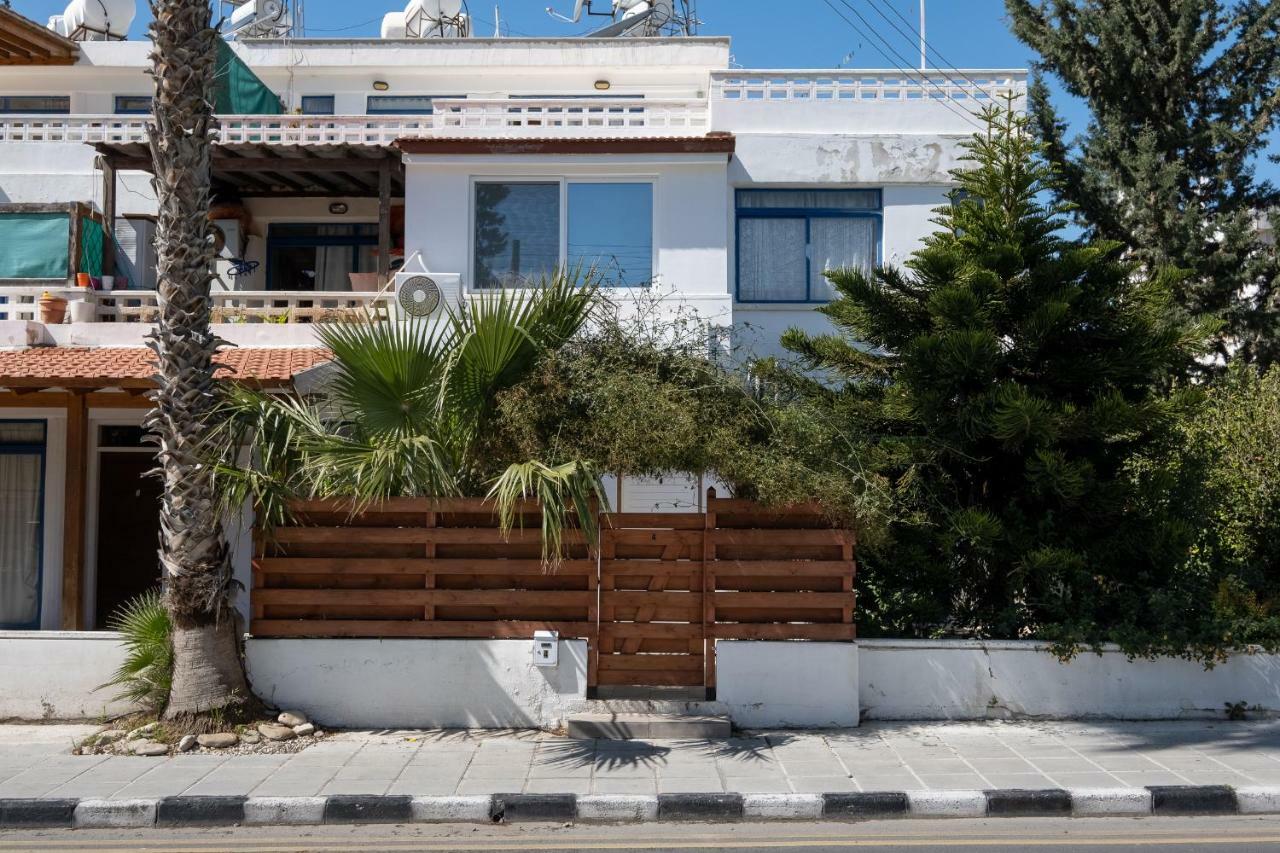 Townhouse By The Sea Pirate Harbor Lägenhet Paphos Exteriör bild